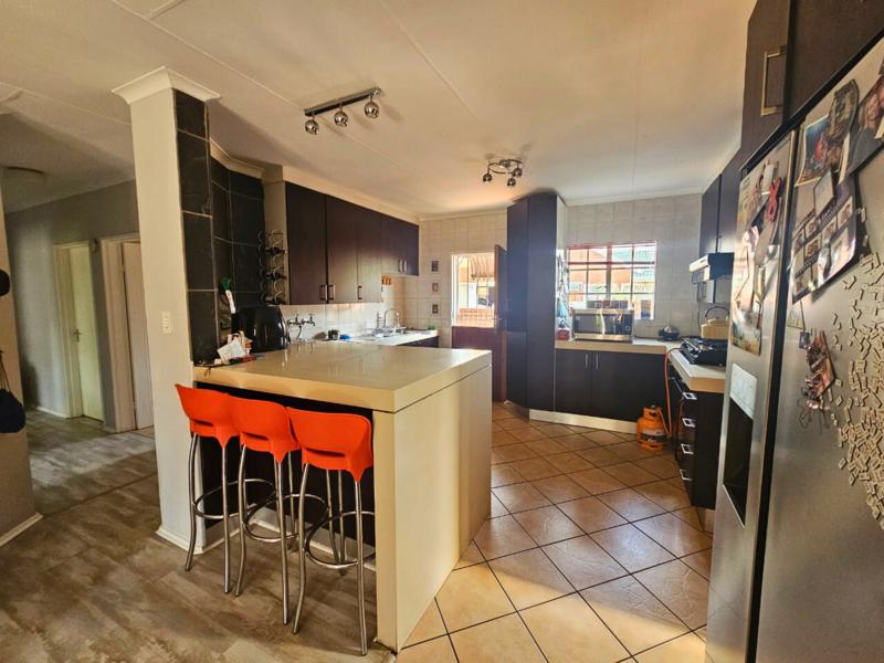3 Bedroom Property for Sale in Glen Marais Gauteng