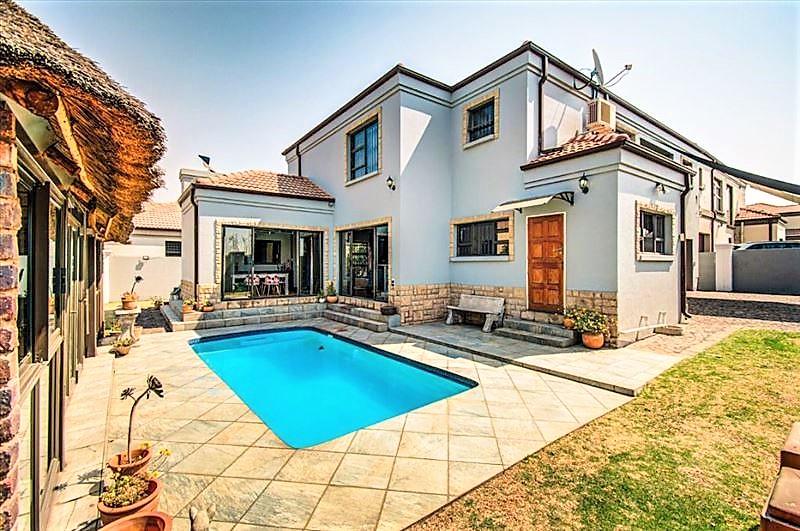 3 Bedroom Property for Sale in Sunward Park Gauteng