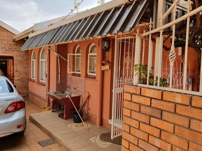 5 Bedroom Property for Sale in Lenasia South Gauteng
