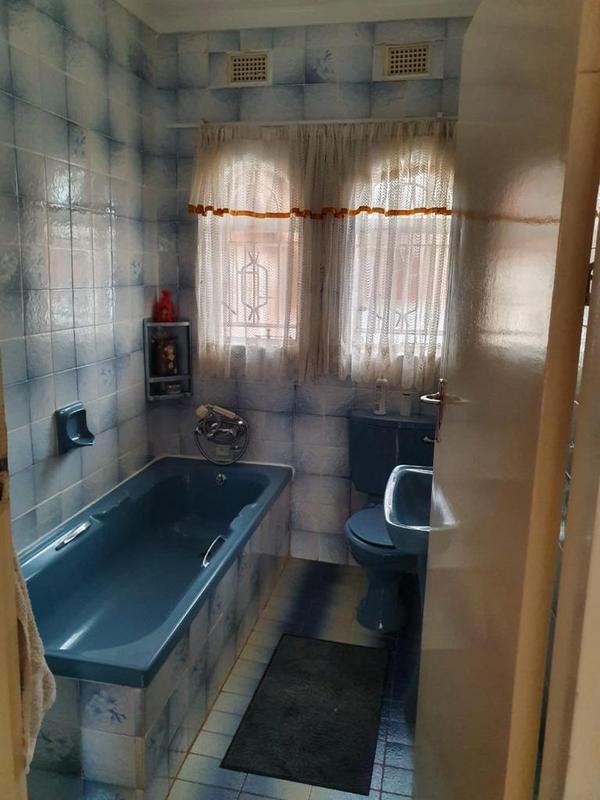 5 Bedroom Property for Sale in Lenasia South Gauteng