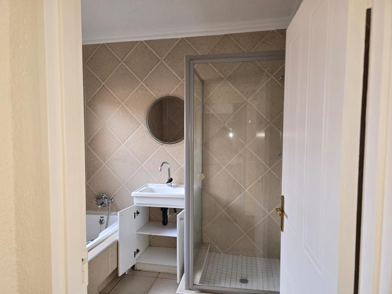 5 Bedroom Property for Sale in Lenasia South Gauteng