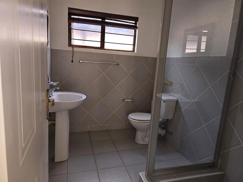 5 Bedroom Property for Sale in Lenasia South Gauteng