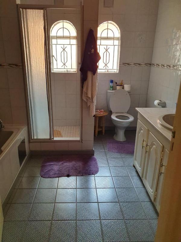 5 Bedroom Property for Sale in Lenasia South Gauteng