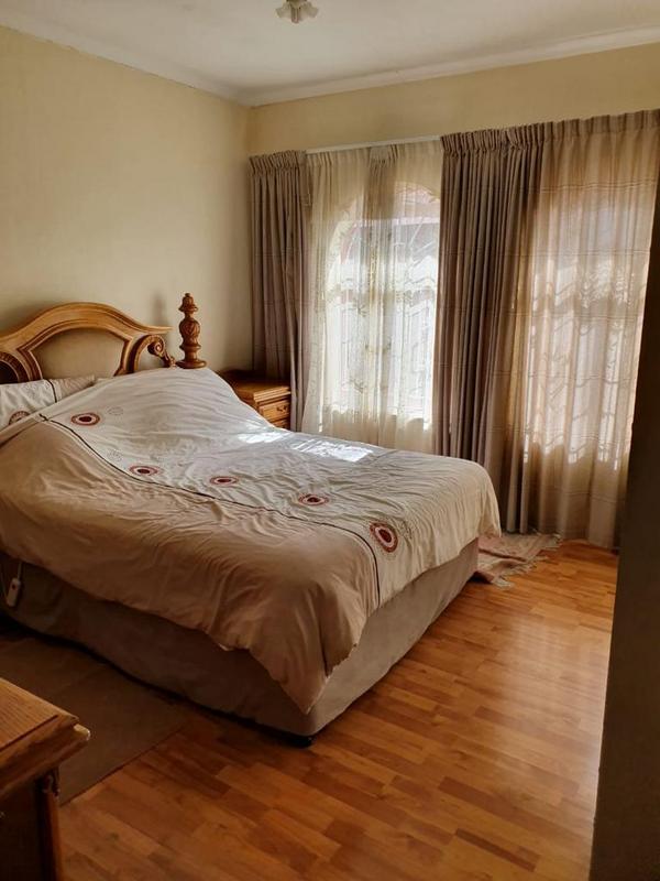 5 Bedroom Property for Sale in Lenasia South Gauteng