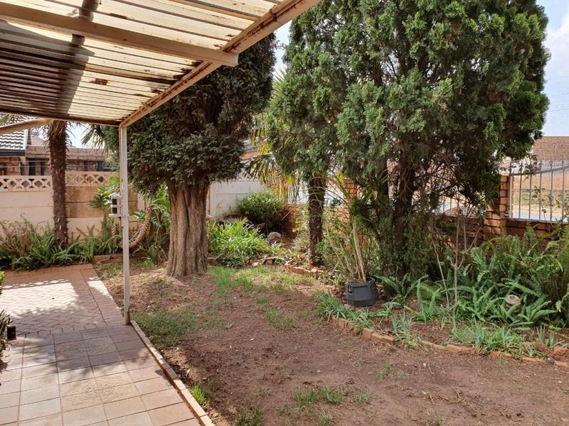 5 Bedroom Property for Sale in Lenasia South Gauteng