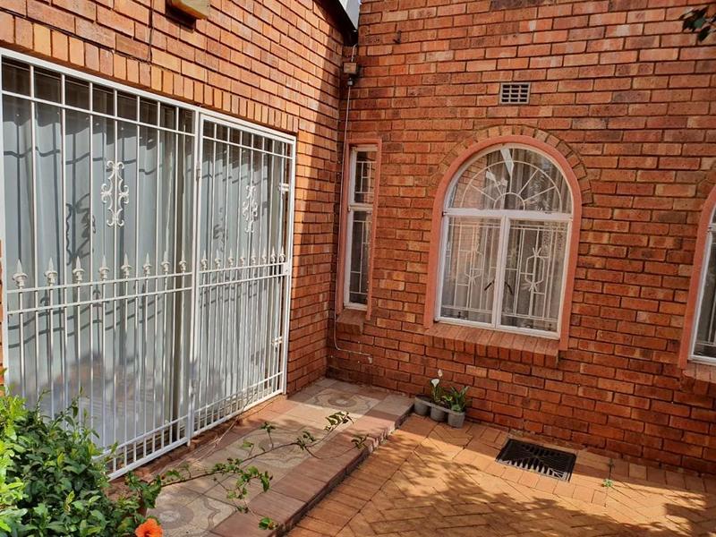 5 Bedroom Property for Sale in Lenasia South Gauteng