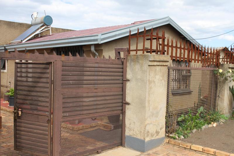 3 Bedroom Property for Sale in Tshepisong Gauteng