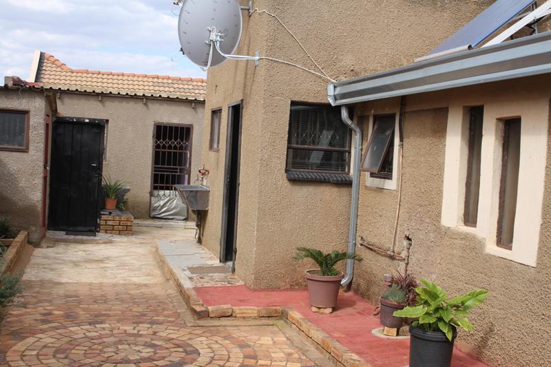 3 Bedroom Property for Sale in Tshepisong Gauteng