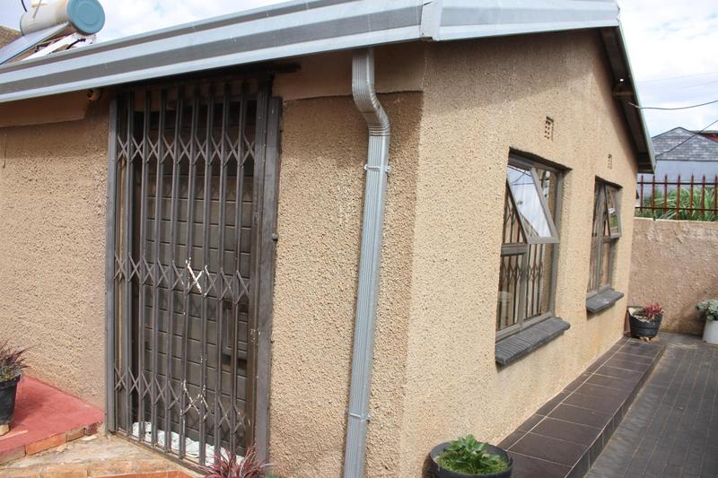 3 Bedroom Property for Sale in Tshepisong Gauteng