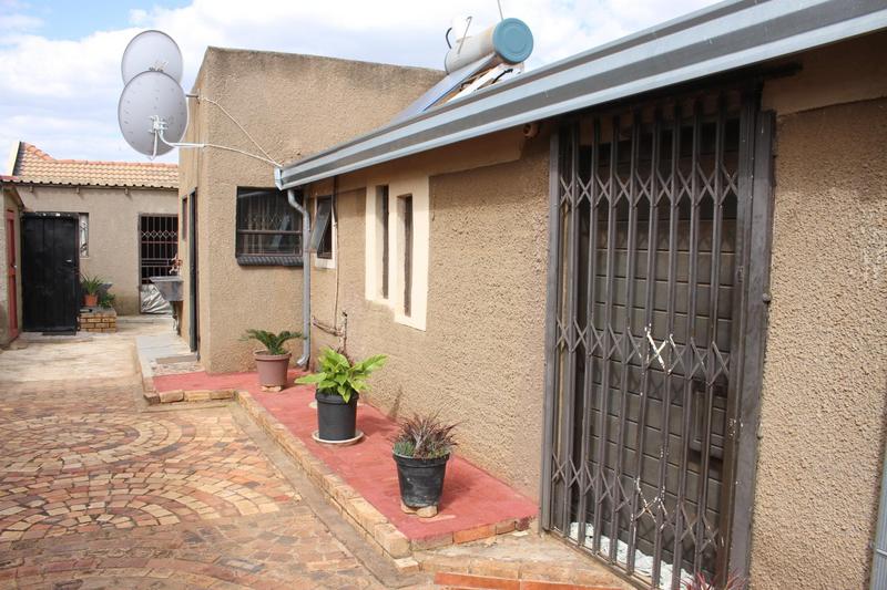 3 Bedroom Property for Sale in Tshepisong Gauteng