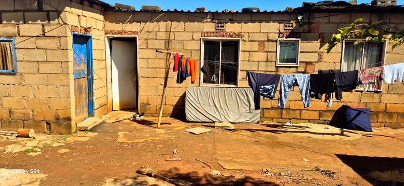4 Bedroom Property for Sale in Etwatwa Gauteng