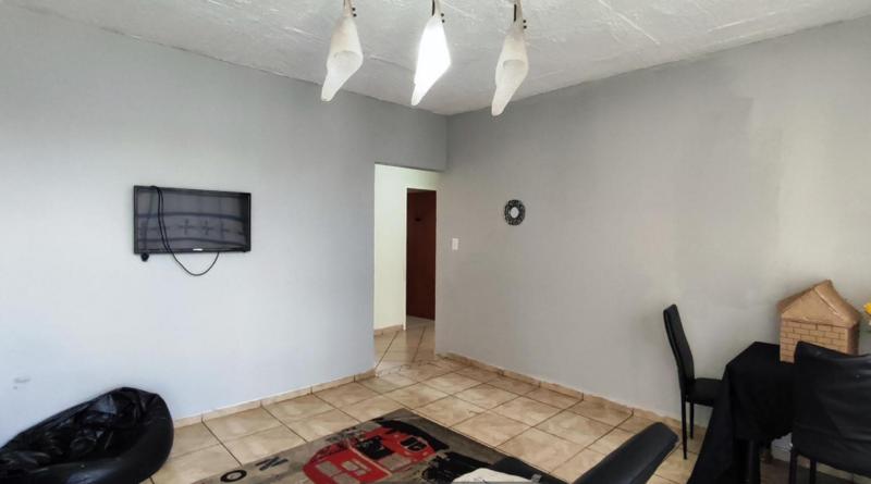 2 Bedroom Property for Sale in Cruywagenpark Gauteng