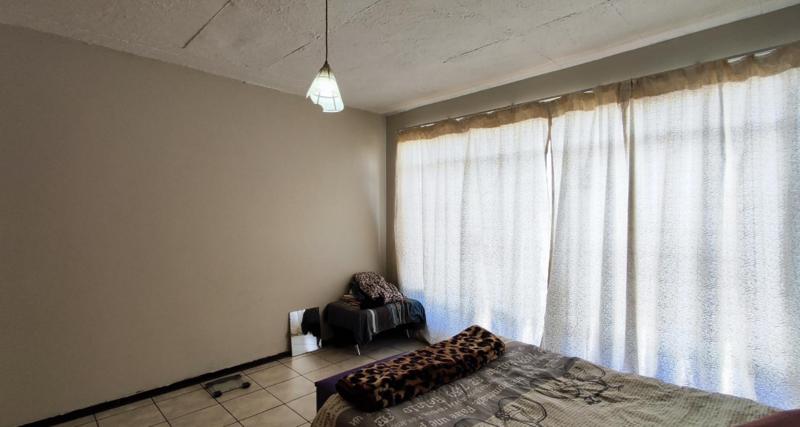 2 Bedroom Property for Sale in Cruywagenpark Gauteng