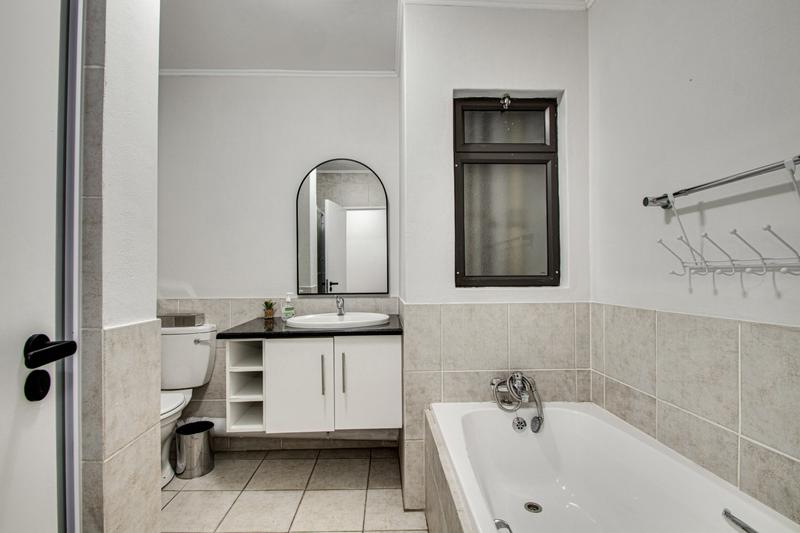 To Let 3 Bedroom Property for Rent in Sandown Gauteng