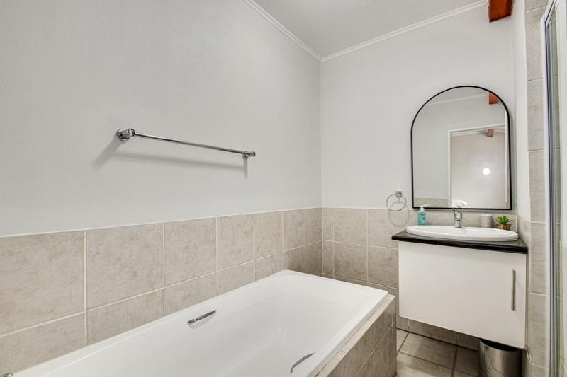 To Let 3 Bedroom Property for Rent in Sandown Gauteng