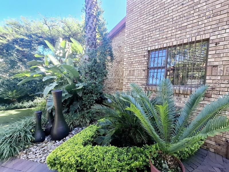 To Let 2 Bedroom Property for Rent in Woodmead Gauteng