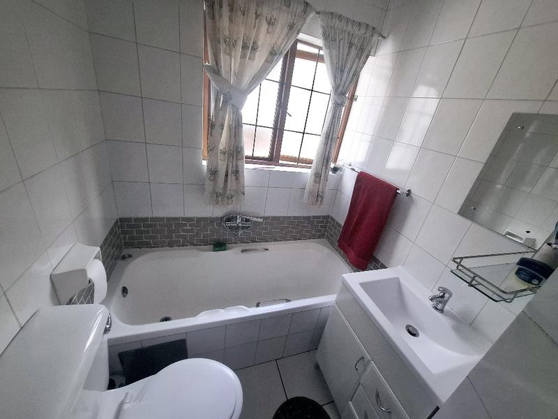 1 Bedroom Property for Sale in Morningside Gauteng