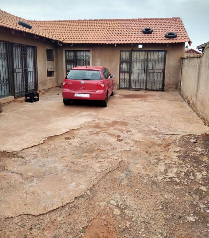 4 Bedroom Property for Sale in Lawley Gauteng