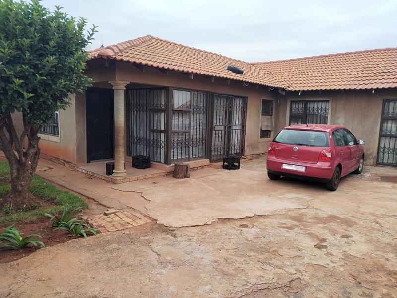 4 Bedroom Property for Sale in Lawley Gauteng