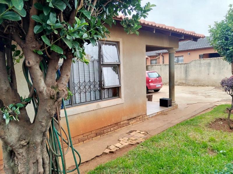 4 Bedroom Property for Sale in Lawley Gauteng