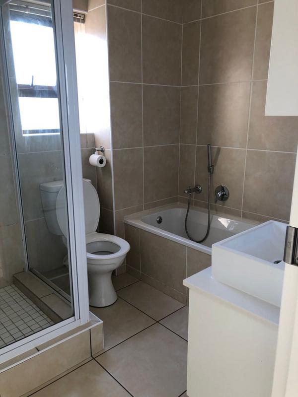 2 Bedroom Property for Sale in Barbeque Downs Gauteng