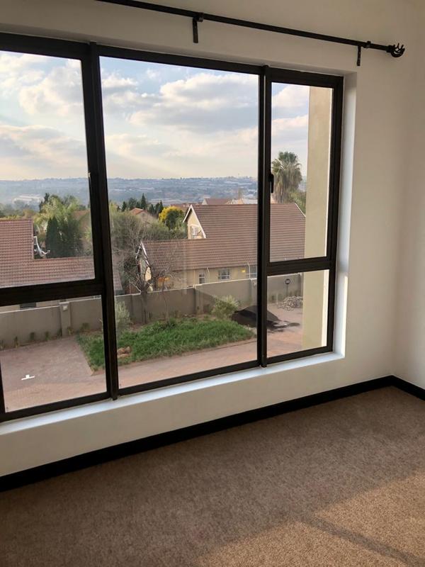 2 Bedroom Property for Sale in Barbeque Downs Gauteng