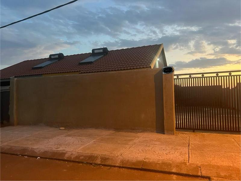 To Let 2 Bedroom Property for Rent in Lufhereng Gauteng