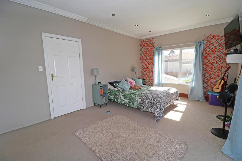 6 Bedroom Property for Sale in Lambton Gauteng