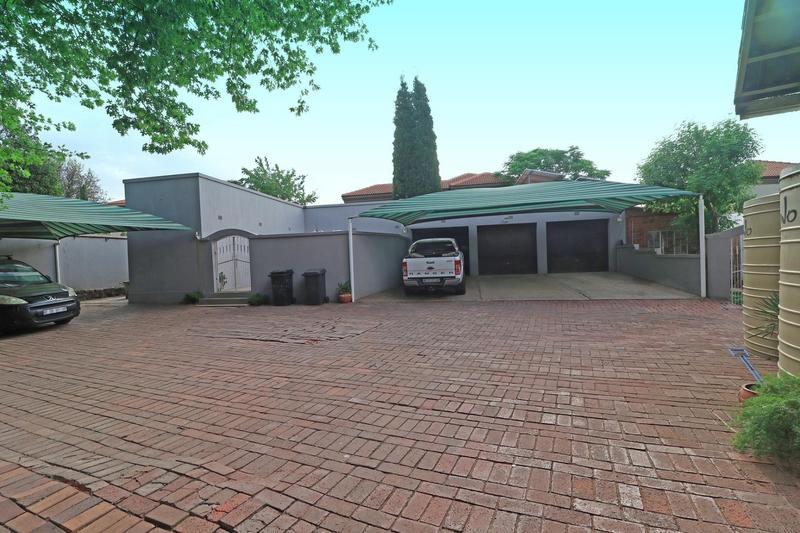 6 Bedroom Property for Sale in Lambton Gauteng