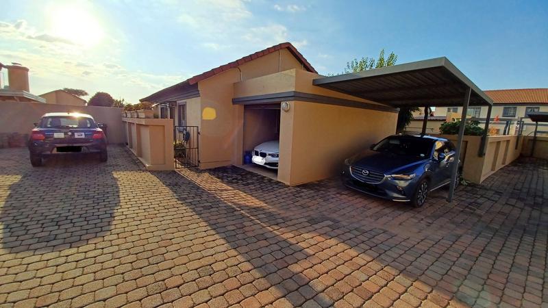 2 Bedroom Property for Sale in Annlin Gauteng