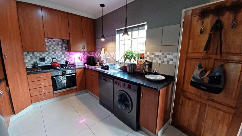 2 Bedroom Property for Sale in Annlin Gauteng