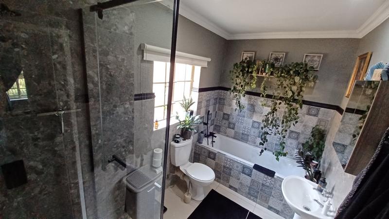 2 Bedroom Property for Sale in Annlin Gauteng