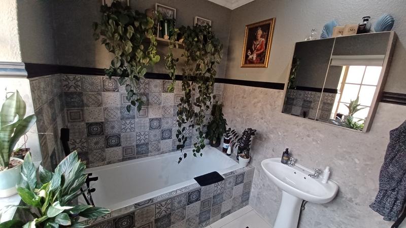 2 Bedroom Property for Sale in Annlin Gauteng