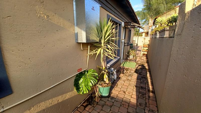 2 Bedroom Property for Sale in Annlin Gauteng