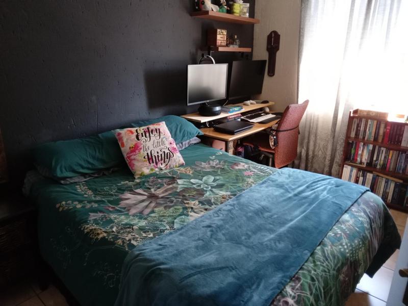 2 Bedroom Property for Sale in Greenstone Hill Gauteng