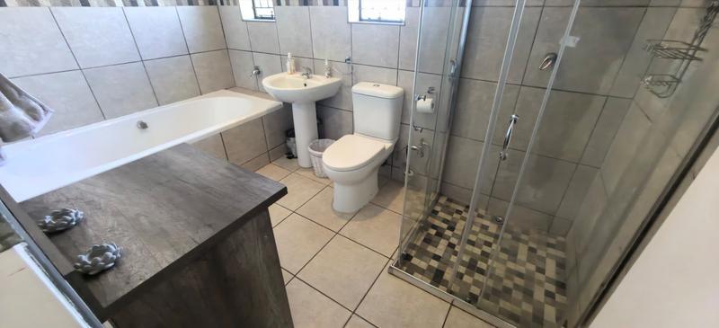 3 Bedroom Property for Sale in Florida Glen Gauteng