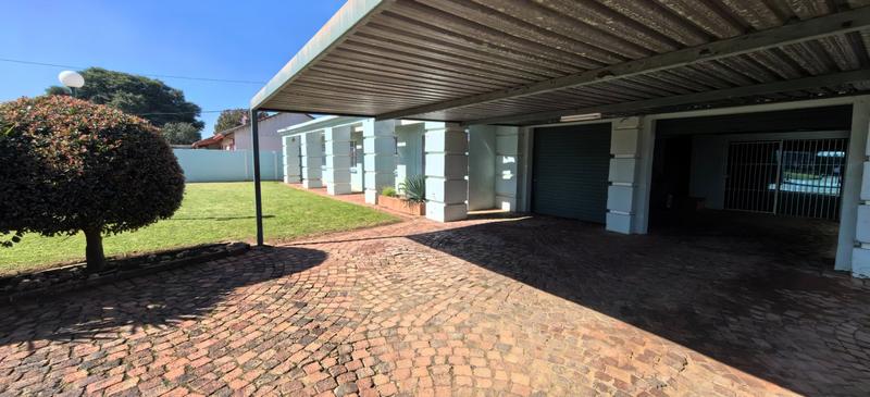 4 Bedroom Property for Sale in Witpoortjie Gauteng