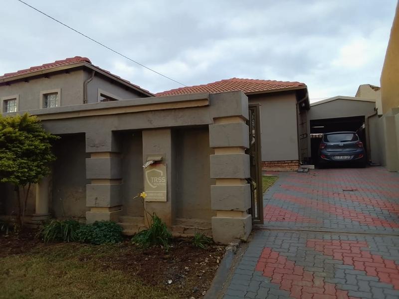 3 Bedroom Property for Sale in Clayville Gauteng