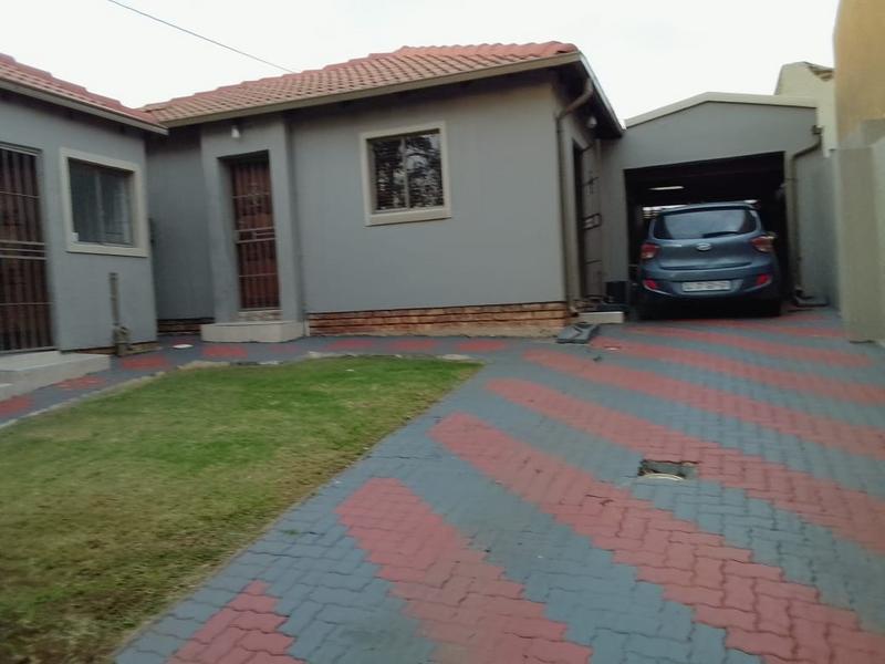 3 Bedroom Property for Sale in Clayville Gauteng