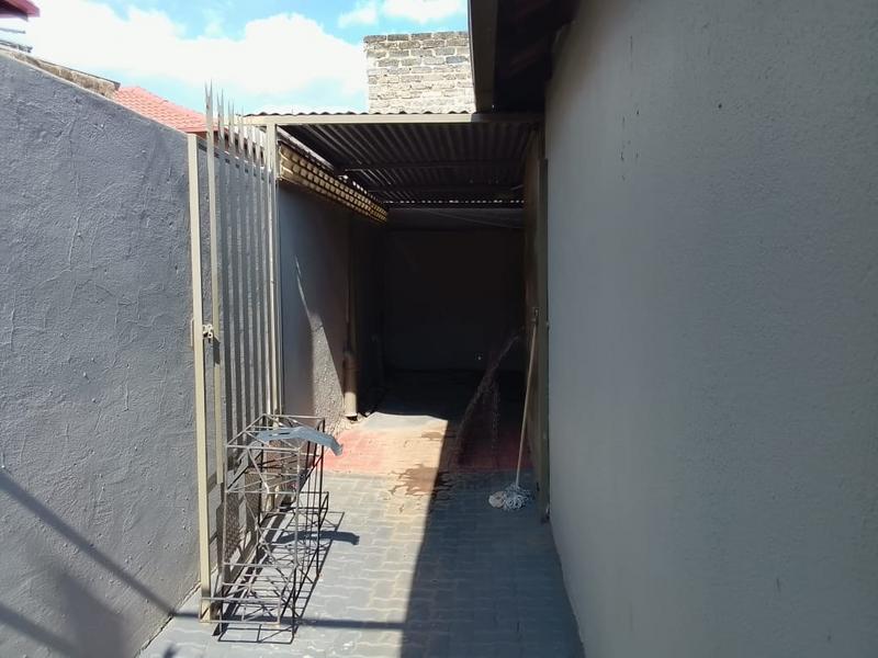 3 Bedroom Property for Sale in Clayville Gauteng