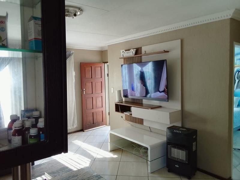 3 Bedroom Property for Sale in Clayville Gauteng