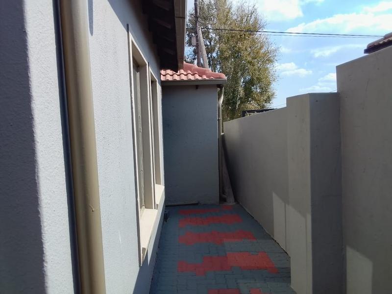 3 Bedroom Property for Sale in Clayville Gauteng