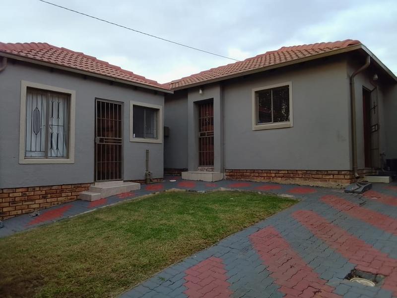 3 Bedroom Property for Sale in Clayville Gauteng