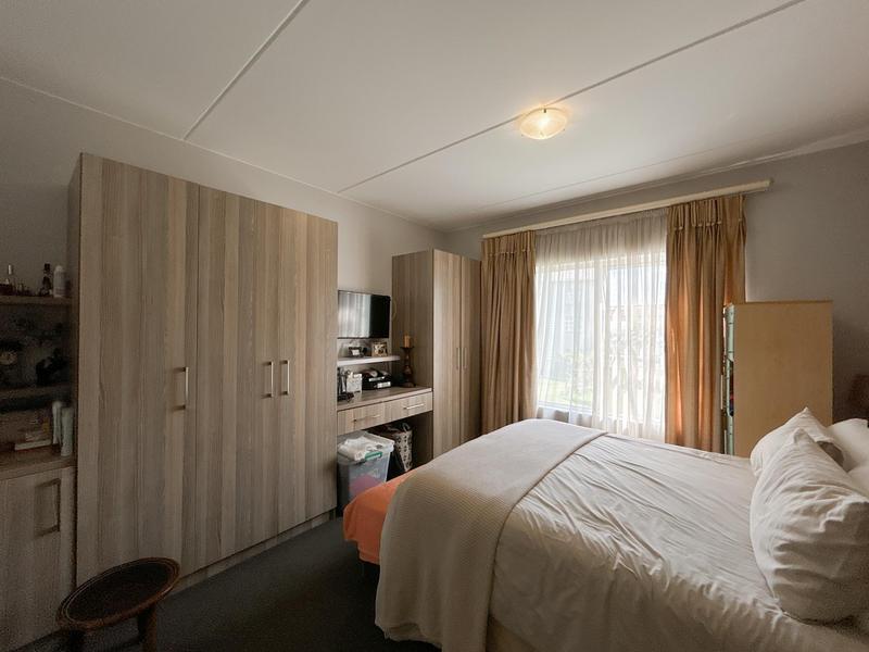 2 Bedroom Property for Sale in Blue Hills Gauteng