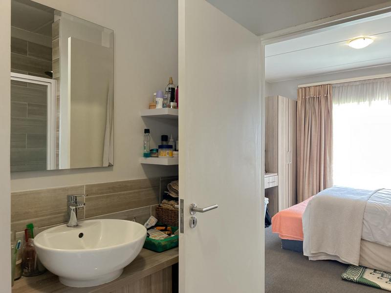2 Bedroom Property for Sale in Blue Hills Gauteng