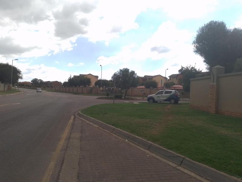 2 Bedroom Property for Sale in Monavoni Gauteng