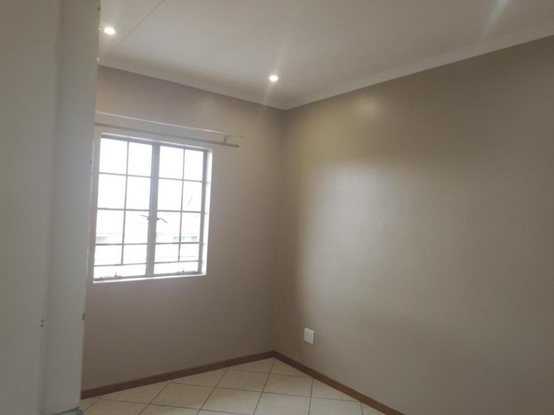 2 Bedroom Property for Sale in Monavoni Gauteng