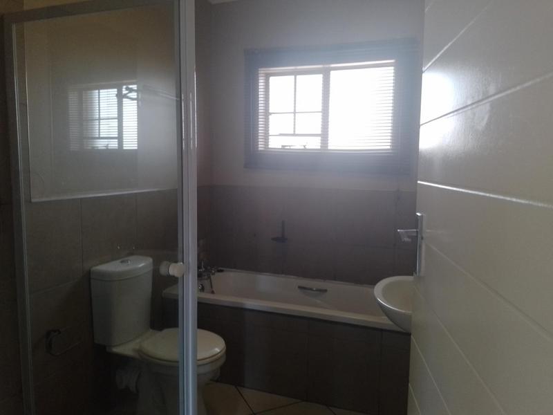 2 Bedroom Property for Sale in Monavoni Gauteng