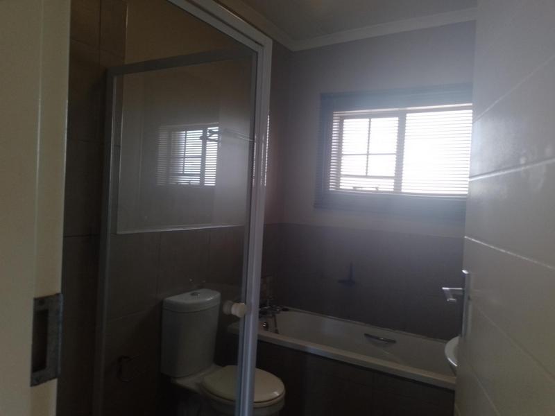 2 Bedroom Property for Sale in Monavoni Gauteng