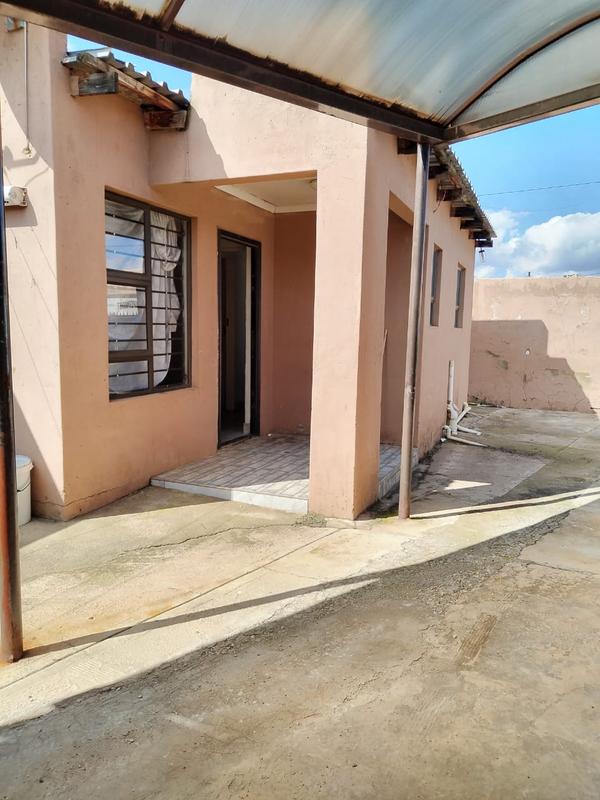 2 Bedroom Property for Sale in Jabavu Gauteng